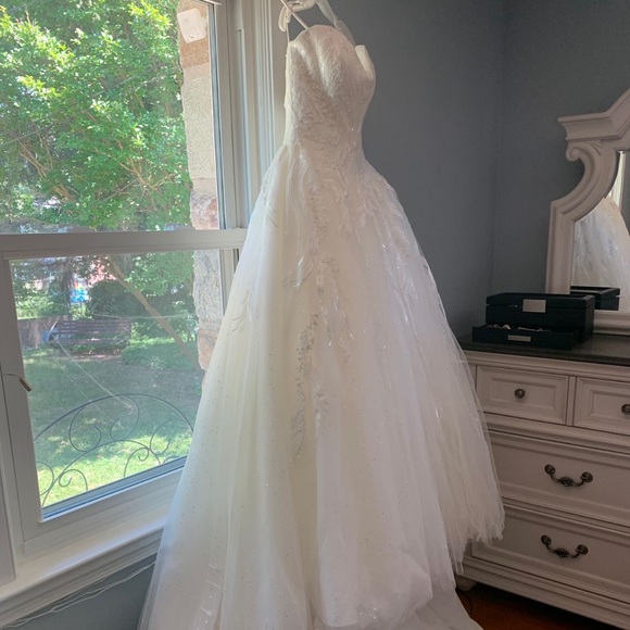Randy fenolo wedding dress. - Picture 4 of 8